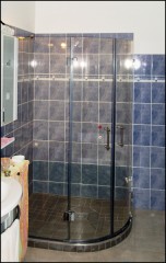 Két ajtós négyrészes íves zuhanykabin
